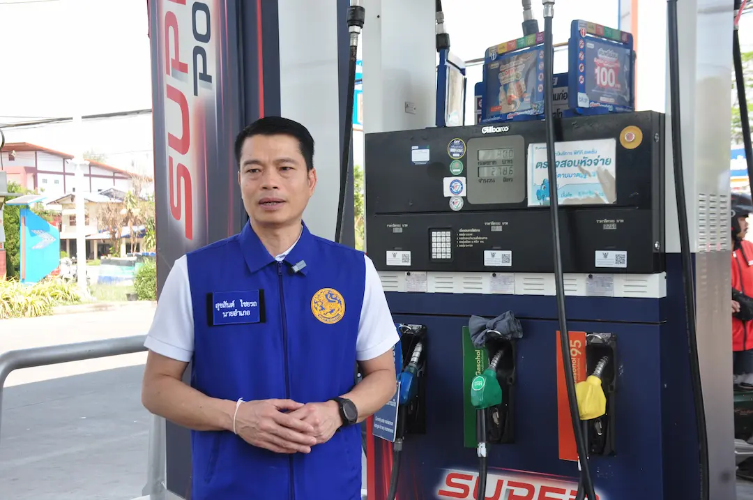 นายอำเภอด่านซ้าย จังหวัดเลย ลงพื้นที่ติดตามสถานการณ์น้ำมันในสถานีบริการน้ำมันในพื้นที่อำเภอด่านซ้าย  ยืนยันน้ำมันมีเพียงพอ ประชาชนอย่าตื่นตระหนก